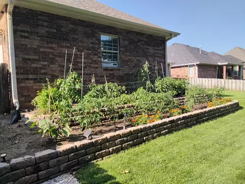Exterior - 1326 N Lennox Ct, Springfield, MO 65802 photo 9 of 10