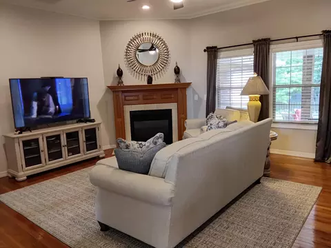 Living - 1326 N Lennox Ct, Springfield, MO 65802 photo 2 of 3