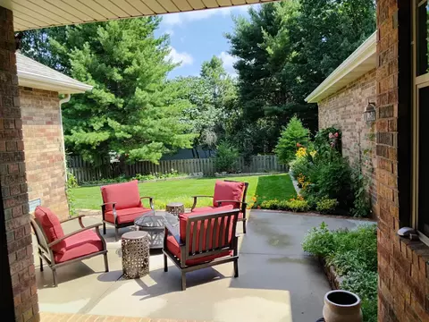 Exterior - 1326 N Lennox Ct, Springfield, MO 65802 photo 4 of 10