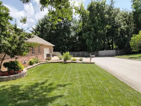 Exterior - 1326 N Lennox Ct, Springfield, MO 65802 photo 3 of 10