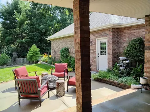 Exterior - 1326 N Lennox Ct, Springfield, MO 65802 photo 5 of 10