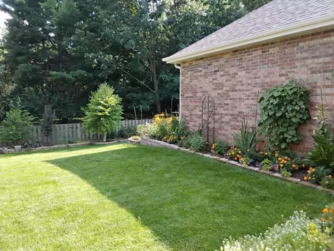 Exterior - 1326 N Lennox Ct, Springfield, MO 65802 photo 6 of 10