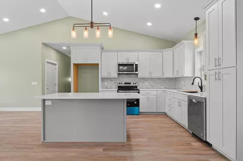 Kitchen - 97 Sparrow Ln, Shell Knob, MO 65747 photo 4 of 6