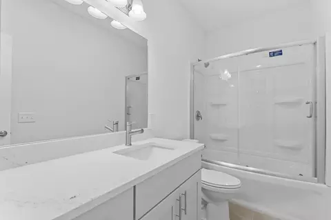 Bath - 97 Sparrow Ln, Shell Knob, MO 65747 photo 3 of 4