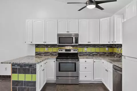 Kitchen - 307 Spring Meadow Pkwy, Branson, MO 65616 photo 2 of 3