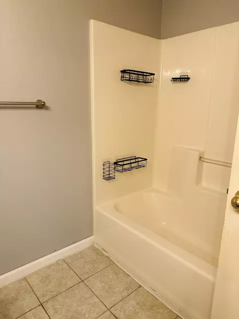 Bath - 588 Clever Heights Ct, Clever, MO 65631 photo 2 of 5