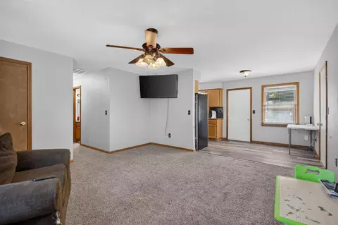 Living - 712 S Chestnut St, Buffalo, MO 65622 photo 2 of 2