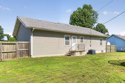 Exterior - 712 S Chestnut St, Buffalo, MO 65622 photo 5 of 8