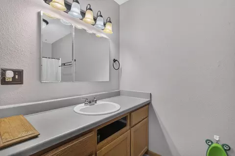 Bath - 712 S Chestnut St, Buffalo, MO 65622 photo 1 of 1
