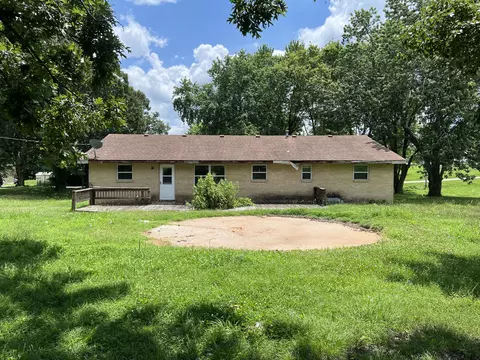 Exterior - 535 E Jefferson St, Niangua, MO 65713 photo 3 of 3