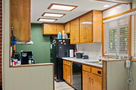 Kitchen - 23164 Elm Ln, Shell Knob, MO 65747 photo 2 of 3