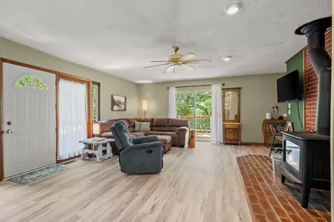 Living - 23164 Elm Ln, Shell Knob, MO 65747 photo 2 of 4