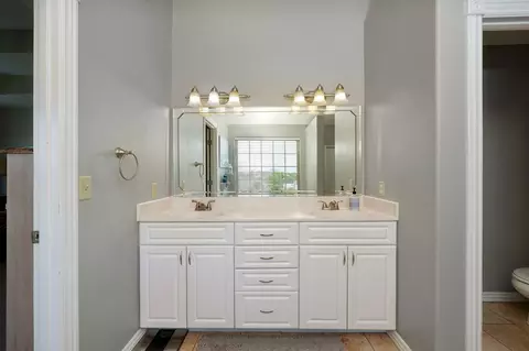 Bath - 2115 N Williamsburg Ln, Ozark, MO 65721 photo 3 of 6