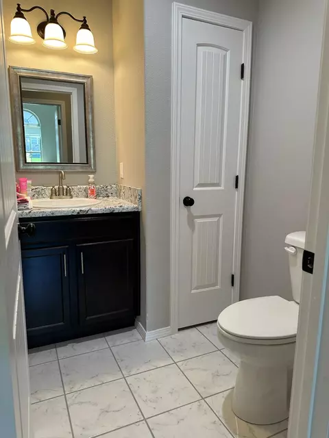 Bath - 1087 E Daisy Falls Dr, Nixa, MO 65714 photo 5 of 11