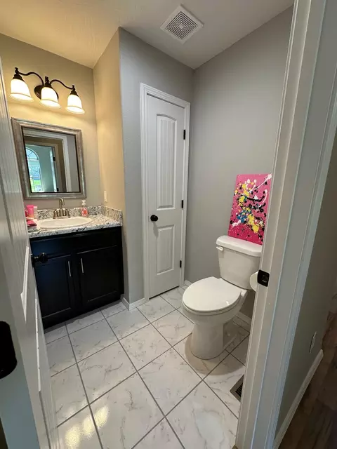 Bath - 1087 E Daisy Falls Dr, Nixa, MO 65714 photo 4 of 11