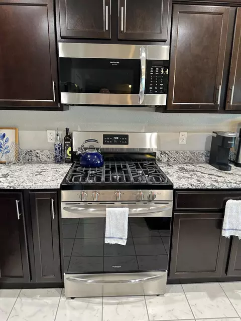 Kitchen - 1087 E Daisy Falls Dr, Nixa, MO 65714 photo 3 of 7
