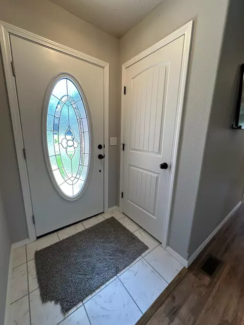 Entry Way - 1087 E Daisy Falls Dr, Nixa, MO 65714 photo 2 of 8
