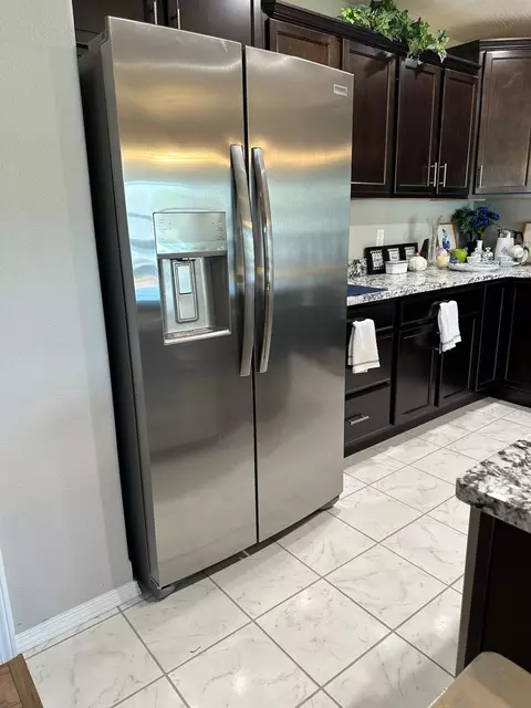 Kitchen - 1087 E Daisy Falls Dr, Nixa, MO 65714 photo 4 of 7