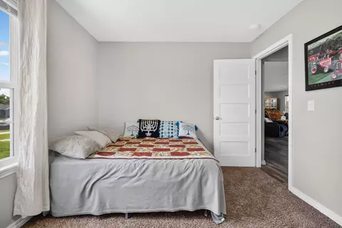 Bedroom - 115 E Seminole St, Strafford, MO 65757 photo 9 of 10