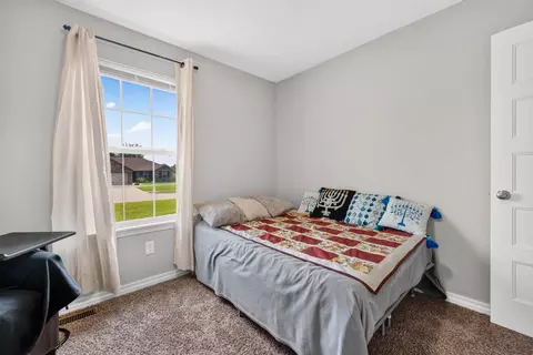 Bedroom - 115 E Seminole St, Strafford, MO 65757 photo 8 of 10