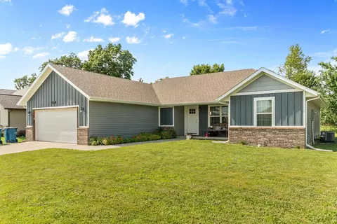 Exterior - 115 E Seminole St, Strafford, MO 65757 photo 2 of 6