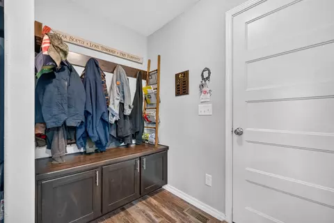 Entry Way - 115 E Seminole St, Strafford, MO 65757 photo 5 of 8