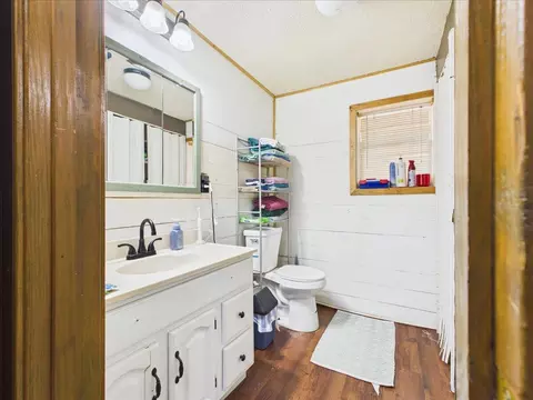 Bath - 29159 Lakeside Ave, Edwards, MO 65326 photo 4 of 4