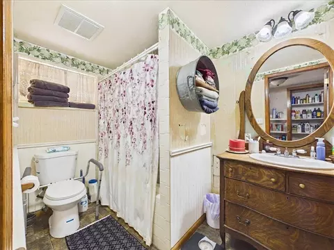 Bath - 29159 Lakeside Ave, Edwards, MO 65326 photo 1 of 4