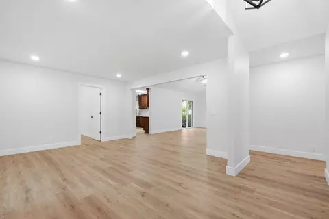 Living - 1524 S Charing Ave, Springfield, MO 65809 photo 5 of 6