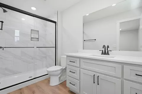 Bath - 1524 S Charing Ave, Springfield, MO 65809 photo 1 of 2