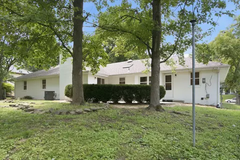 Exterior - 1524 S Charing Ave, Springfield, MO 65809 photo 7 of 9