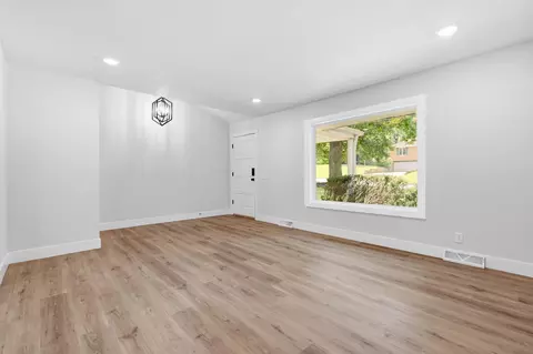 Living - 1524 S Charing Ave, Springfield, MO 65809 photo 2 of 6
