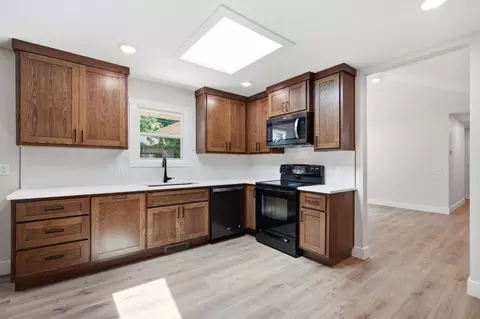 Kitchen - 1524 S Charing Ave, Springfield, MO 65809 photo 4 of 5