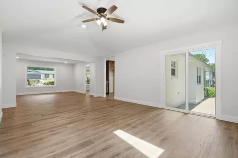 Living - 1524 S Charing Ave, Springfield, MO 65809 photo 4 of 6