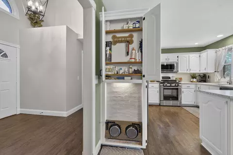 Entry Way - 3608 E Lombard St, Springfield, MO 65809 photo 3 of 4