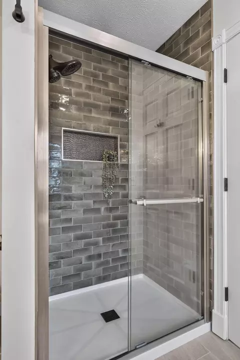 Bath - 3608 E Lombard St, Springfield, MO 65809 photo 3 of 4