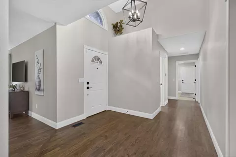 Entry Way - 3608 E Lombard St, Springfield, MO 65809 photo 2 of 4