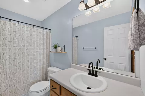 Bath - 1589 E Redrex St, Springfield, MO 65804 photo 1 of 1