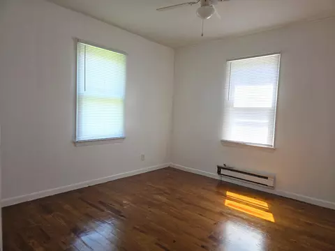Bedroom - 701 Hooker Dr, Buffalo, MO 65622 photo 2 of 2
