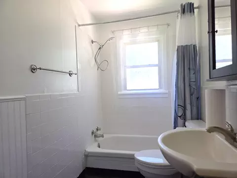 Bath - 701 Hooker Dr, Buffalo, MO 65622 photo 2 of 2