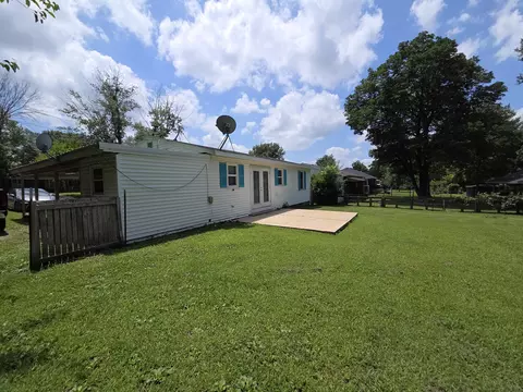 Exterior - 701 Hooker Dr, Buffalo, MO 65622 photo 2 of 3