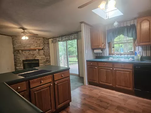 Kitchen - 3405 State Route 17, Mountain View, MO 65548 photo 3 of 3