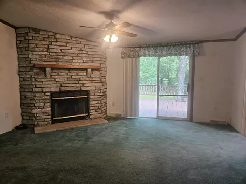 Living - 3405 State Route 17, Mountain View, MO 65548 photo 2 of 7