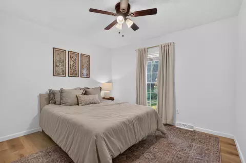 Bedroom - 921 Edgewood St, Springfield, MO 65807 photo 3 of 3