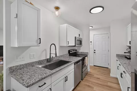 Kitchen - 921 Edgewood St, Springfield, MO 65807 photo 2 of 3