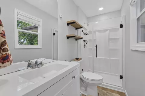 Bath - 921 Edgewood St, Springfield, MO 65807 photo 1 of 2