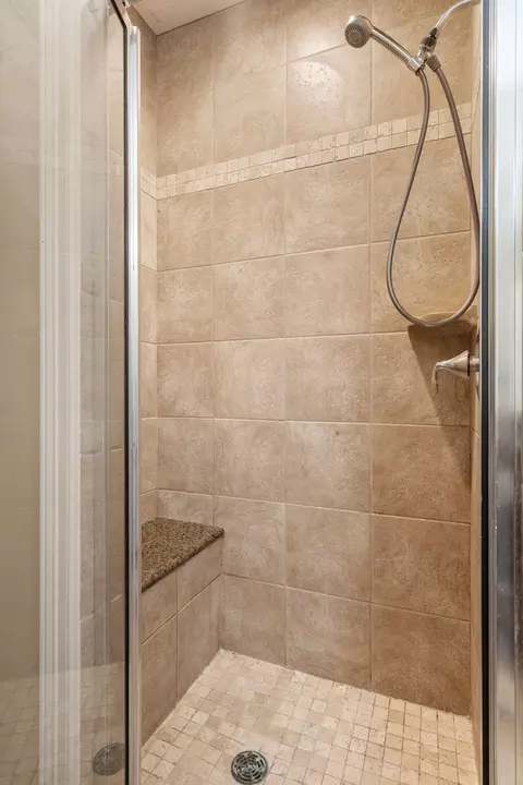 Bath - 772 Showplace Gtwy, Branson, MO 65616 photo 5 of 9