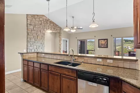 Kitchen - 772 Showplace Gtwy, Branson, MO 65616 photo 7 of 8