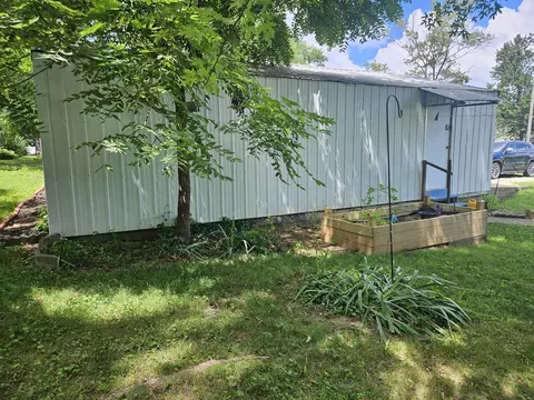 Exterior - 1005 E 5th St, Mountain View, MO 65548 photo 8 of 12