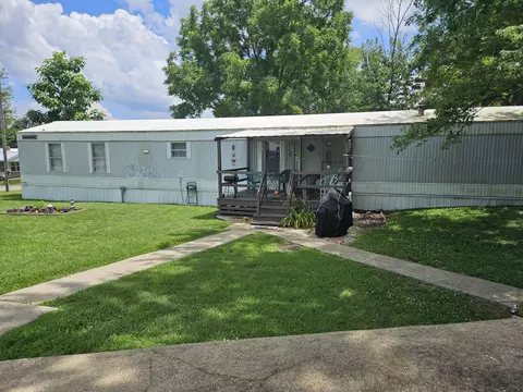 Exterior - 1005 E 5th St, Mountain View, MO 65548 photo 2 of 12